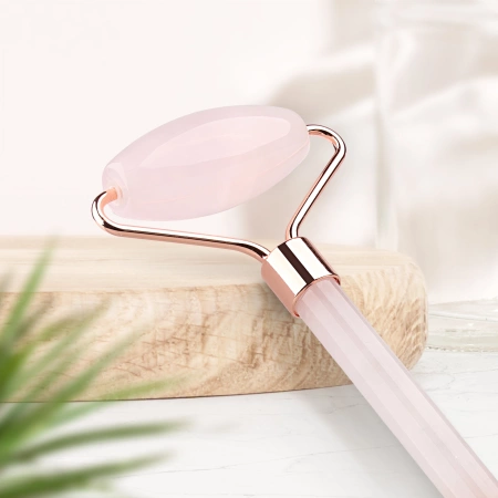 Roller facial din cuarț roz natural