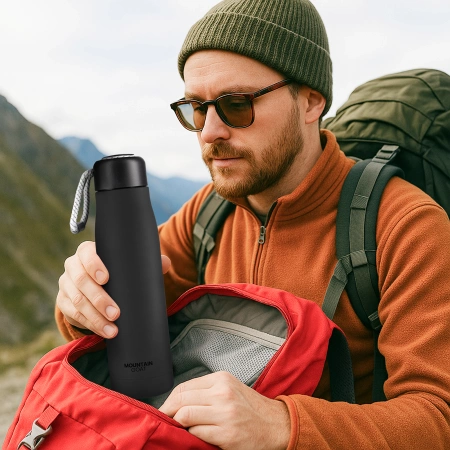 Sticlă termică de 540 ml cu curea negru