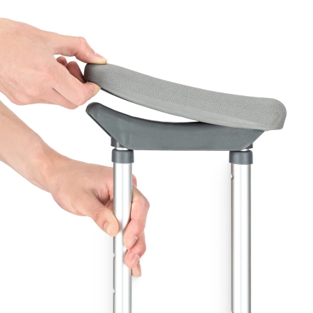 Crutele ortopedice axillari con regolazione dell'altezza