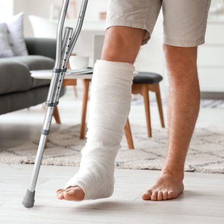 Crutele ortopedice axillari con regolazione dell'altezza