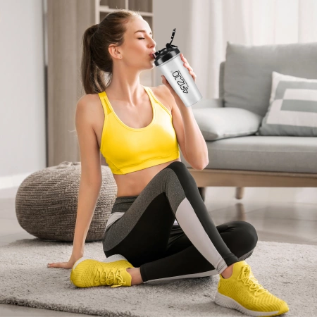 Shaker sportiv PRO pentru suplimente cu sac din plasă 650 ml